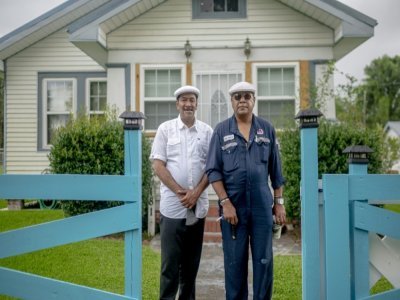 Angelo Bernard (d) et son frère Byron (g), le 12 août 2021 à Reserve, en Louisiane - Emily Kask [AFP]