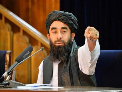 Zabihullah Mujahid, porte-parole taliban, lors d'une conférence de presse à Kaboul le 24 août 2021 - Hoshang Hashimi [AFP]