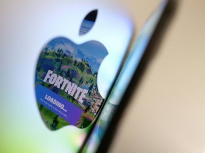 L'éditeur du jeu Fortnite reproche à Apple d'abuser de sa position dominante en prélevant des commissions trop élevées - Chris DELMAS [AFP/Archives]