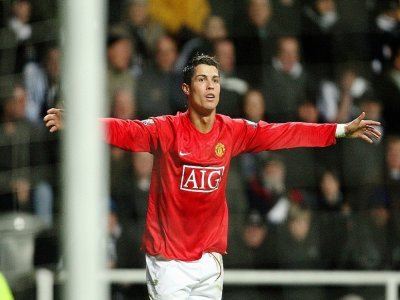 La joie de l'attaquant de Manchester United, Cristiano Ronaldo, après avoir marqué le 3e but contre Newcastle, lors du match de Premier League, le 23 février 2008 à St James Park - ANDREW YATES [AFP/Archives]