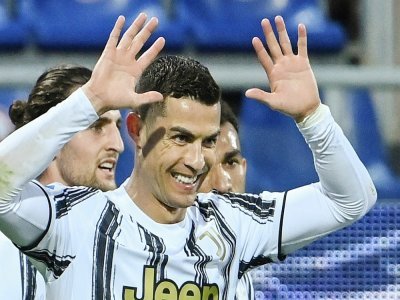 La joie de Cristiano Ronaldo après son triplé en Serie A, le 14 mars 2021 sur le terrain de Cagliari - Alberto PIZZOLI [AFP/Archives]