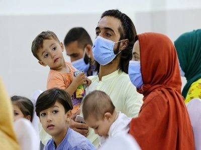 Réfugiés afghans rassemblés à la Cité humanitaire internationale à Abou Dhabi, le 28 août 2021 - Giuseppe CACACE [AFP]