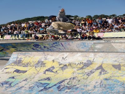 Le skateboarder marseillais Jean Pantaleo en plein survol du skatepark et de la finale. - Jean-Baptiste Bouin