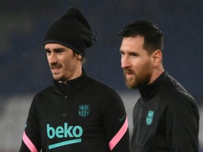 Antoine Griezmann et Leo Messi, le 10 mars 2021 avec Barcelone au Parc des Princes à Paris - FRANCK FIFE [AFP/Archives]