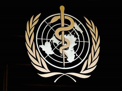 Photo prise le 24 février 2020 montrant le logo de l'Organisation mondiale de la santé (OMS) à l'entrée de son siège à Genève - Fabrice COFFRINI [AFP/Archives]