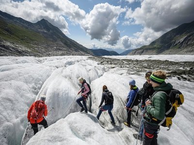 Des adolescents découvrent le glacier d'Aletsch le 25 aôut 2021 - Fabrice COFFRINI [AFP]