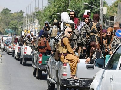 Un convoi de combattants talibans patrouille dans les rues de Kaboul, le 2 septembre 2021 - Aamir QURESHI [AFP]