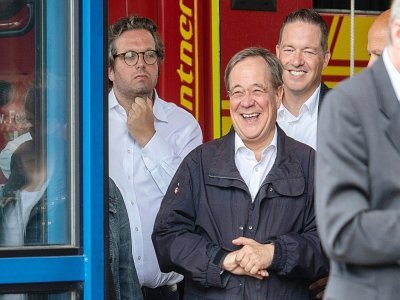 L'apparition d'Armin Laschet, hilare pendant un discours de la chancelière Angela Merkel à Erftstadt le 17 jullet 2021 a fait scandale - Marius Becker [POOL/AFP]