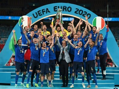 La sélection italienne après sa victoire sur l'Angleterre au stade de Wembley à Londres, le 11 juillet 2021 - Michael Regan [POOL/AFP]
