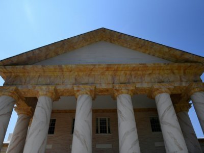 La façade de la Maison Arlington, le 24 août 2021 - Olivier DOULIERY [AFP]