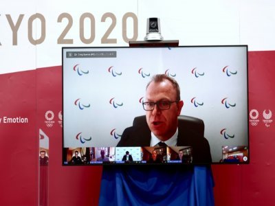 Le porte-parole du Comité international paralympique (CIP), Craig Spence, vu sur un écran lors d'une conférence de presse virtuelle à Tokyo, le 15 juin 2021 - Behrouz MEHRI, Behrouz MEHRI [Pool/AFP/Archives]