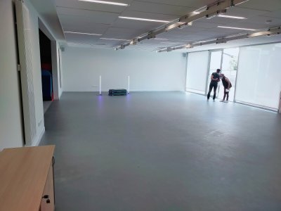 La salle de sport du centre d'animation est profonde, et est dotée d'une zone de stockage du matériel de pratique. - Mathieu Marie
