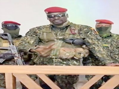Le lieutenant-colonel Mamady Doumbouya, responsable du coup d'Etat, visible sur une vidéo diffusée le 5 septembre 2021 - - [MILITARY SOURCE/AFP]