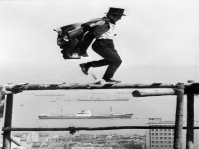Jean-Paul Belmondo lors du tournage à Hong Kong de "Les Tribulations d'un Chinois en Chine" de Philippe de Broca en 1965 - - [AFP/Archives]