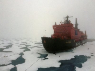 Le brise-glace russe à propulsion nucléaire "50 let Pobedy" (50 ans de la 
Victoire) au pôle Nord, le 18 août 2021 - Ekaterina ANISIMOVA [AFP]