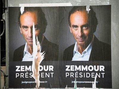 Affiche placardée dans une rue de Paris, le 29 juin 2021 pour soutenir la candidature de Eric Zemmour à l'élection présidentielle - Ludovic MARIN [AFP]