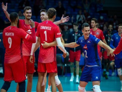La joie des volleyeurs français après leur victoire face à l'Allemagne, le 6 septembre 2021, lors de l'Euro-2021 à Tallinn - RAIGO PAJULA [AFP]