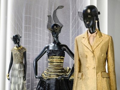 Des créations de Christian Dior exposées au Brooklyn Museum de New York, le 7 septembre 2021 - Angela Weiss [AFP]