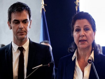 Passation de pouvoir entre Olivier Véran et  Agnès Buzyn le 17 février 2020 - GEOFFROY VAN DER HASSELT [AFP/Archives]