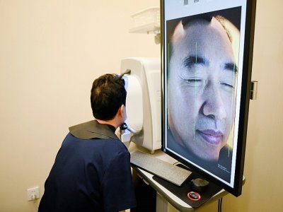 Scan facial dans une clinique de chirurgie esthétique de Pékin, le 25 août 2021 - WANG ZHAO [AFP]