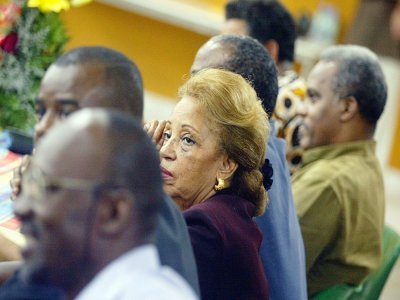 L'ancienne élue et ministre Lucette Michaux-Chevry participe le 02 décembre 2003 à Baie-Mahault à un meeting avant le référendum du 07 décembre 2003 sur l'émancipation de la Guadeloupe - MARTIN BUREAU [AFP]