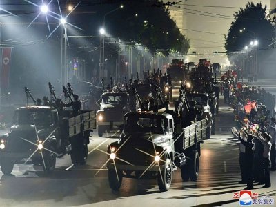 Une photo de l'agence nord-coréenne KCNA montre la parade militaire du 9 septembre 2021 - STR [KCNA VIA KNS/AFP]