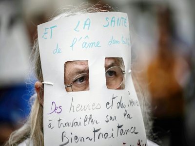 Un manifestant à Lyon contre  l'obligation vaccinale pour les personnels soignants, le 14 septembre 2021 - JEFF PACHOUD [AFP]