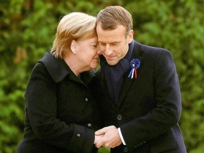 Emmanuel Macron et Angela Merkel le 10 novembre 2018 lors de la commémoration du centenaire de l'armistice de 1918, à Compiègne (Oise) - PHILIPPE WOJAZER [POOL/AFP/Archives]