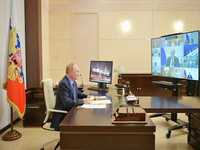 Le président russe Vladimir Poutine participe à une réunion par visioconférence avec des membres du gouvernement, depuis sa résidence de Novo-Ogariovo, près de Moscou le 14 septembre 2021 - Alexei Druzhinin [SPUTNIK/AFP]