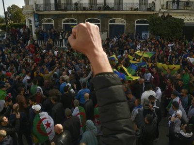 Des étudiants algériens rassemblés à Alger, le 21 février 2020 - RYAD KRAMDI [AFP]