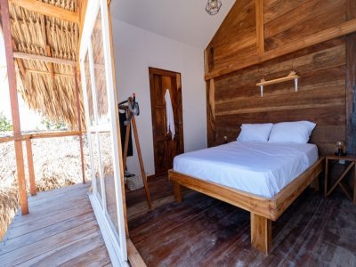 Une des quatre chambres avec un lit double du Santa Lova, en Colombie.