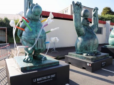 Une souris en bronze de 30 kg a été volée sur la statue de droite. Elle va être remplacée pour l'exposition de Caen.