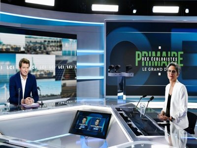 Les candidats à la primaire écologiste Yannick Jadot et Sandrine Rousseau lors d'un débat sur la chaîne de télévision LCI à Paris le 22 septembre 2021 - STEPHANE DE SAKUTIN [AFP]