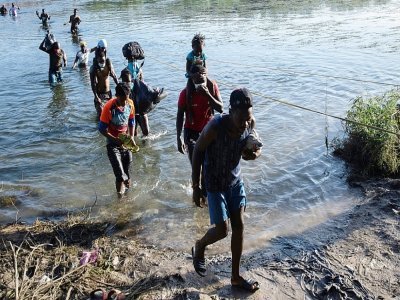 Des migrants haïtiens traversent le Rio Grande; le 21 septembre 2021 à Ciudad Acuna, dans le nord du Mexique - PEDRO PARDO [AFP/Archives]