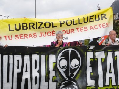 Les manifestants ont repris à l'unisson un slogan qui résonne depuis maintenant deux ans : "Lubrizol coupable, Etat complice !" - Guillaume Lemoine
