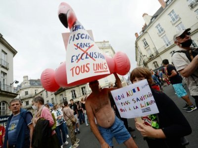 Manifestation contre le pass sanitaire, qui s'applique notamment dans les piscines, à Nantes le  31 juillet 2021 - JEAN-FRANCOIS MONIER [AFP/Archives]