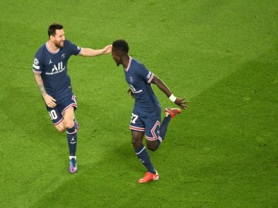 Idrissa Gueye et Lionel Messi tous deux buteurs pour le PSG contre Manchester City, au Parc des Princes, le 28 septembre 2021 - Alain JOCARD [AFP]