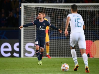 Marco Verratti organise le repli deu milieu parisien contre Manchester City dans le choc de Ligue des champions au Parc des Princes, le 28 septembre 2021 - FRANCK FIFE [AFP]