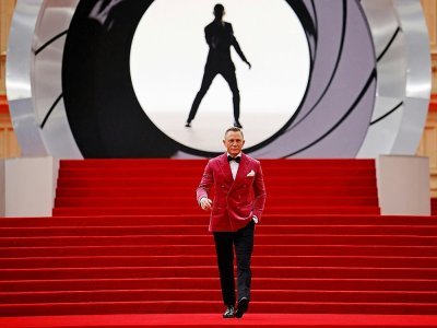 L'acteur anglais Daniel Craig marche sur le tapis rouge pour la première mondiale de "No Time to Die", le dernier James Bond, au Royal Albert Hall à Londres, le 28 septembre 2021 - Tolga Akmen [AFP]