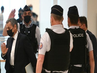 Nicolas Sarkozy arrive à son procès dans l'affaire Bygmalion au tribunal correctionnel de Paris le 15 juin 2021 - Christophe ARCHAMBAULT [AFP/Archives]