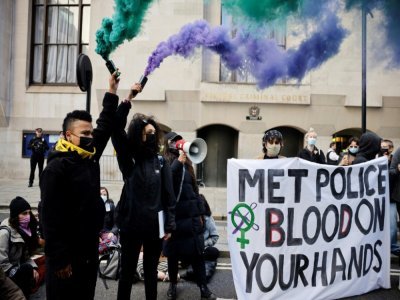 Manifestation le 29 septembre 2021 à Londres devant le tribunal où comparaît le policier qui a plaidé coupable du meurtre de la Londonienne Sarah Everard - Tolga Akmen [AFP]
