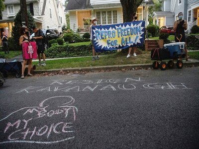 Des militants pour le droit à l'avortement manifestent près du domicile du juge conservateur de la Cour suprême américaine Brett Kavanaugh, le 13 septembre 2021 à Chevy Chase, dans le Maryland - Nicholas Kamm [AFP/Archives]