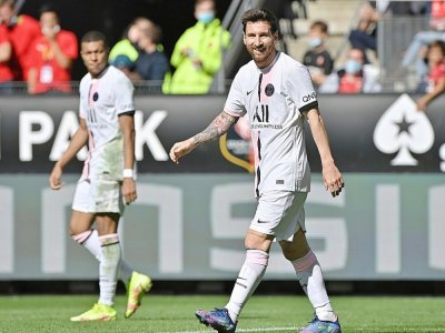 Le PSG avec ses stars Lionel Messi et Kylian Mbappé notamment, s'est incliné à Rennes pour son retour en championnat, le 3 octobre 2021 - LOIC VENANCE [AFP]