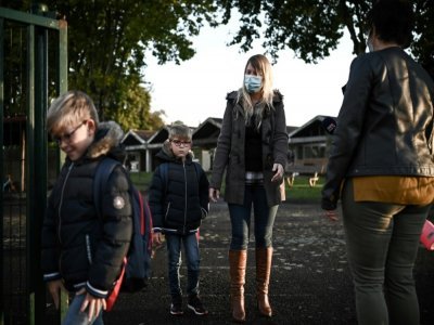 Arrivées d'élèves à l'école élémentaire de Labouheyre, dans les Landes le 4 octobre 2021où le port du masque pour les enfants n'est plus obligatoire - Philippe LOPEZ [AFP]