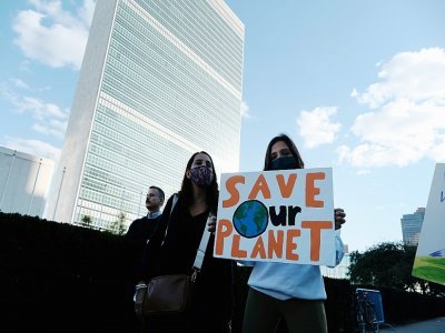 Des étudiants manifestent pour le climat, à New York, devant le siège des Nations Unies, le 1er octobre 2021 - SPENCER PLATT [GETTY IMAGES NORTH AMERICA/AFP]