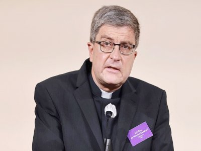 Le président de la Conférence des évêques de France (CEF), Mgr Eric de Moulins-Beaufort, lors de la remise du rapport Sauvé, le 5 octobre 2021 à Paris - THOMAS COEX [POOL/AFP/Archives]