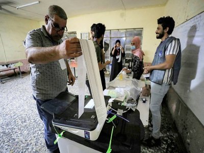 Décompte électronique des bulletins de vote aux élections législatives, le 10 octobre 2021 à Bagdad, en Irak - Ahmad Al-Rubaye [AFP]