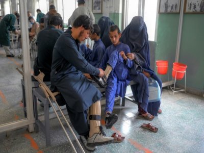 Des amputés au centre de réhabilitation du Comité international de la Croix Rouge (CICR) de Kaboul le 11 octobre 2021 - BULENT KILIC [AFP]
