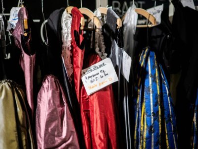 Des costumes créés pour le ballet "Le rouge et le noir", le 2 avril 2021 à Paris - Martin BUREAU [AFP/Archives]