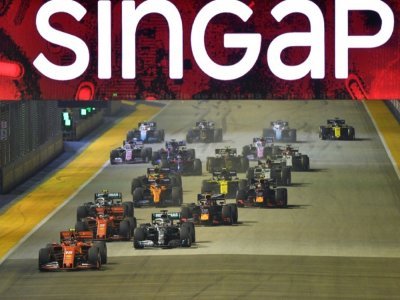 Les monoplaces F1 prennent le départ du dernier GP de Singapour en nocturne sur le circuit de Marina Bay, le 22 septembre 2019 - Mladen ANTONOV [AFP/Archives]